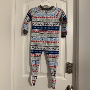 Cute PJ's & Presents toddler size 2T snowflake deer zip feetie pajamas